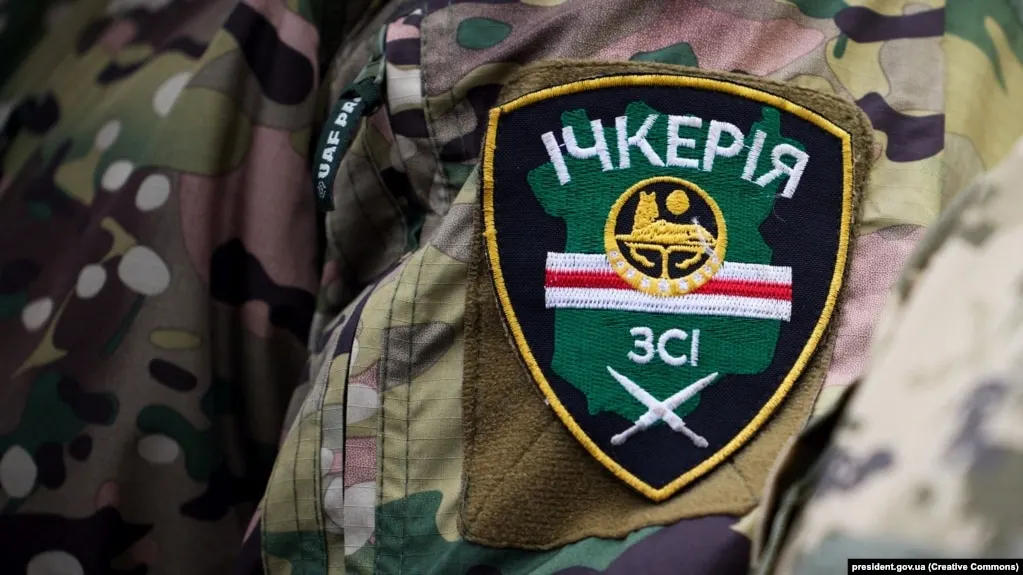 Росфинмониторинг включил «Чеченскую Республику Ичкерию» и её зарубежные подразделения в перечень террористов и экстремистов после решения суда в Грозном, признавшего объединение террористической организацией. Российские спецслужбы заявляют об участии сторонников Ичкерии в боевых действиях на стороне Украины и диверсиях в приграничных регионах, а её лидеру Ахмеду Закаеву вменяют создание террористического сообщества.