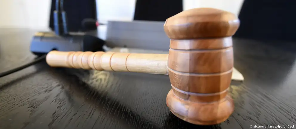 Советский районный суд Воронежа признал 24‑летнего Романа Мальцева виновным в демонстрации запрещённой символики и назначил год исправительных работ; дело основано на рапорте Центра «Э». Ранее Верховный суд признал «Международное движение сатанизма» экстремистским.