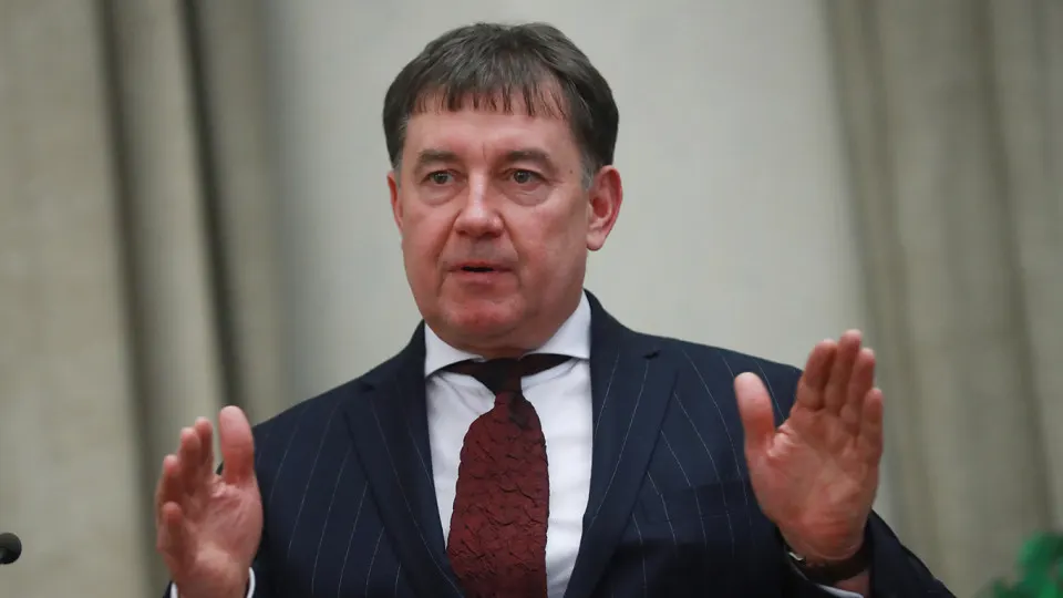 Мосгорсуд оставил в силе решение о национализации имущества бывшего председателя Совета судей России Виктора Момотова. Генпрокуратура связывает его состояние с нелегальным бизнесом, криминальными авторитетами и использованием сети отелей для проституции с участием несовершеннолетних.