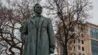Президент России присвоил Академии ФСБ почётное наименование в честь Феликса Дзержинского, основателя ВЧК и организатора красного террора. Решение подано как признание заслуг в подготовке кадров для спецслужбы и «вклада в обеспечение государственной безопасности».
