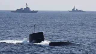 Правительство Японии пересмотрело послевоенную доктрину и разрешило экспорт летального оружия при строгом государственном контроле, открыв путь к активному участию страны на глобальном рынке вооружений.