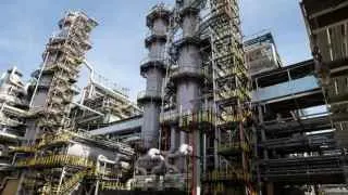 Сызранский нефтеперерабатывающий завод приостановил переработку нефти после атаки БПЛА: остановлена ключевая установка, ремонт может занять до двух недель, а власти ужесточают контроль за работой НПЗ и ценами на топливо.
