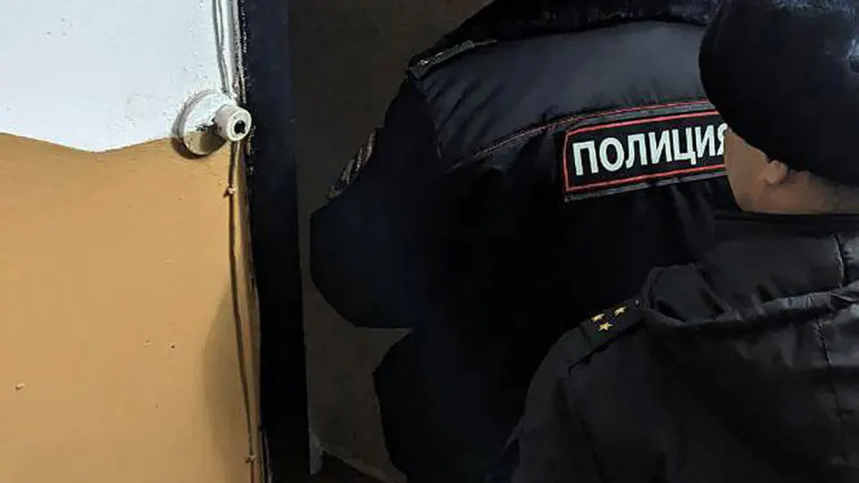 ФСБ задержала двух подозреваемых (один — несовершеннолетний). По факту инцидента возбуждено дело о хулиганстве. Событие произошло на фоне масштабной блокировки Telegram и резкого роста скачиваний VPN.