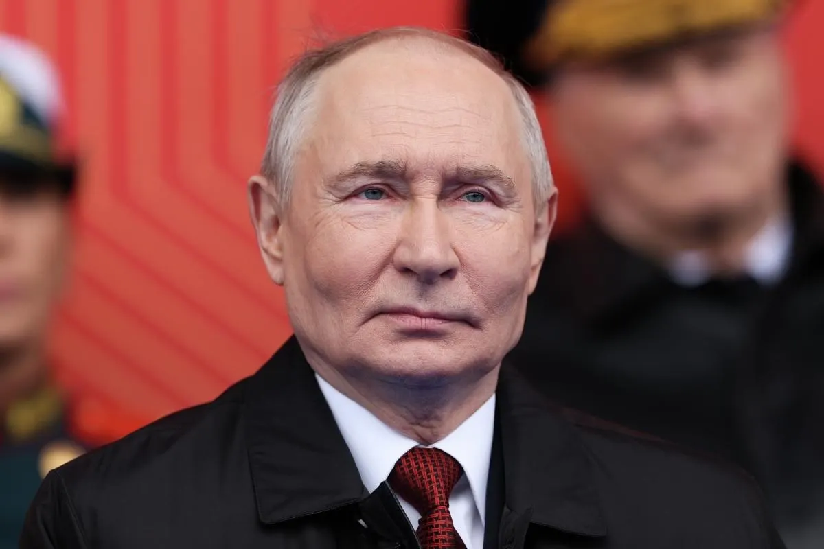 Указ устанавливает отдельную процедуру подачи заявлений на получение российского гражданства для совершеннолетних и лиц без гражданства, постоянно проживающих в Приднестровье. Заявления будут принимать российские диппредставительства и консульства.