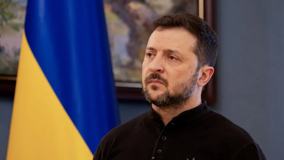 Президент Украины объявил о приостановке боевых действий с 00:00 6 мая при условии отсутствия нарушений и призвал Кремль сделать реальные шаги для завершения агрессии.