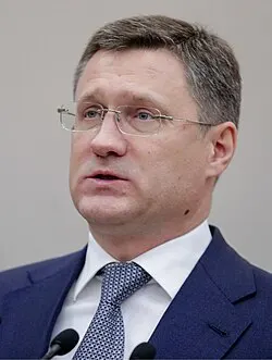 Вице‑премьер Александр Новак заявил, что правительство готовит законодательные меры и дополнительные меры для увеличения внутренних поставок топлива; рассматривается запрет экспорта дизеля, НПЗ работают на полную мощность.