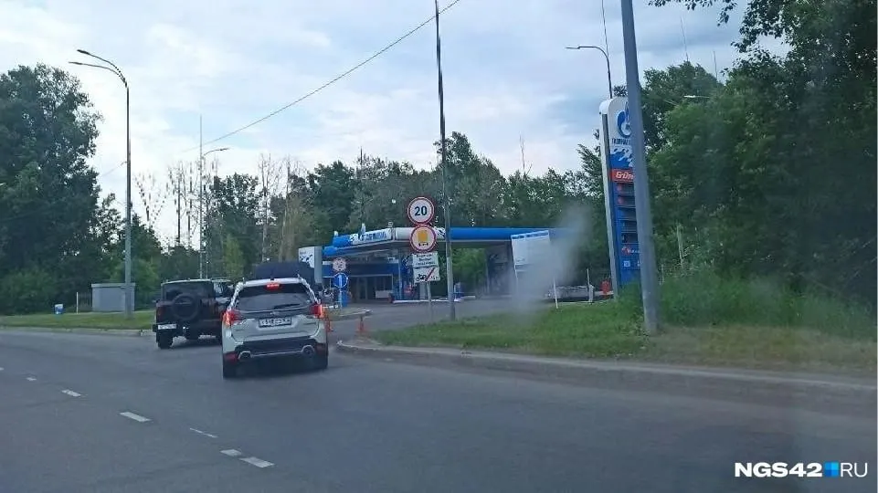 Жители региона фиксируют отсутствие топлива на заправках; в региональном Минпромторге называют ситуацию временной.