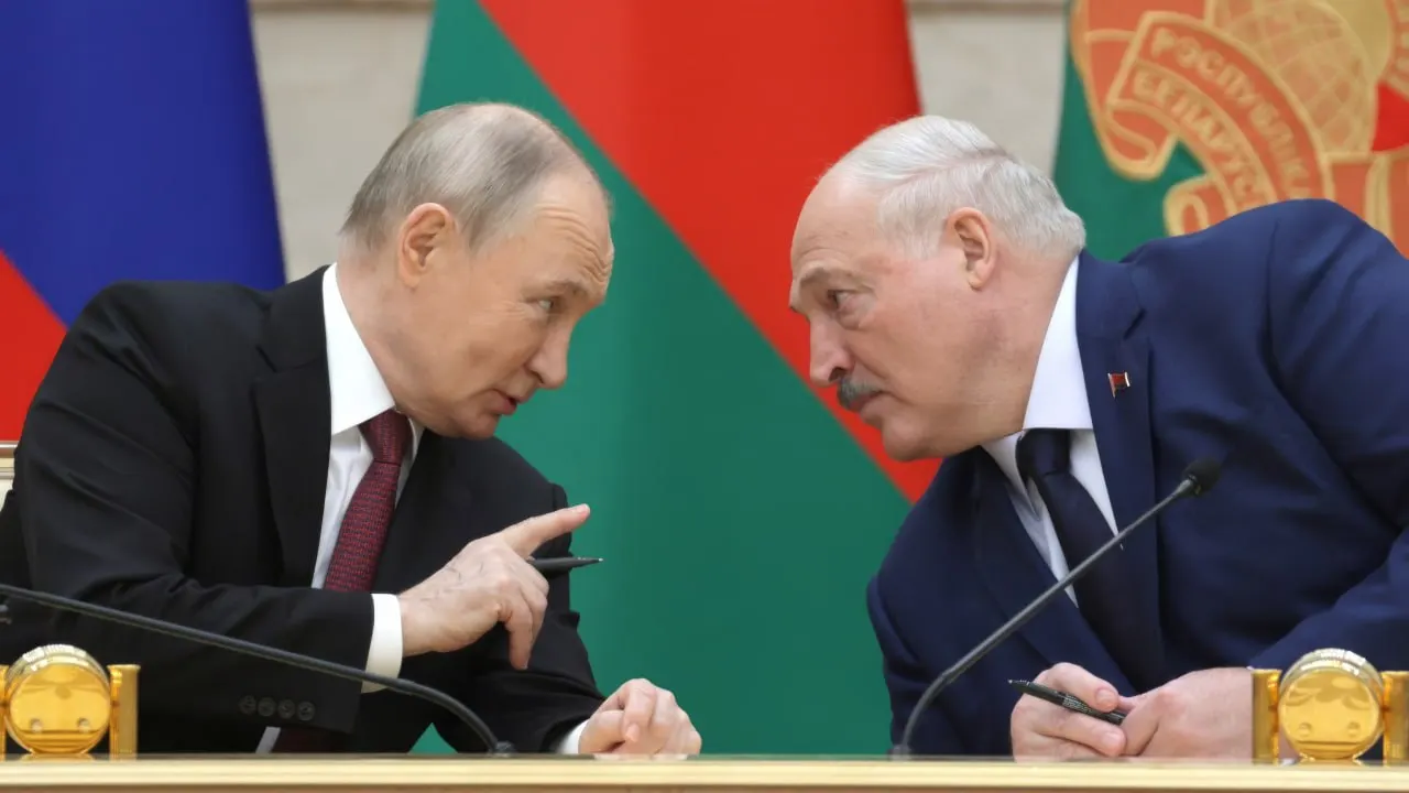 26 июня президенты России и Беларуси провели закрытые переговоры в резиденции на Валдае. Официальных заявлений не было — встреча прошла на фоне обострения ситуации у белорусско‑украинской границы.