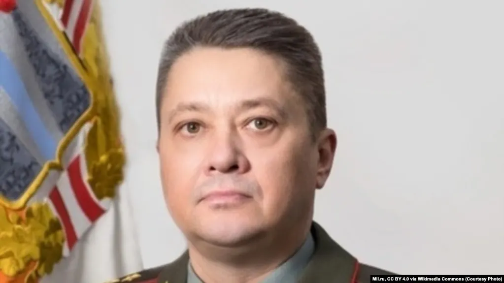 Генерал-полковник Александр Чайко официально назначен главнокомандующим Воздушно-космическими силами в мае 2026 года. В биографии — командования в Сирии и Восточном военном округе; в марте 2026 года он попал под санкции ЕС, а украинские органы выдвигают обвинения в ударах по жилым кварталам.