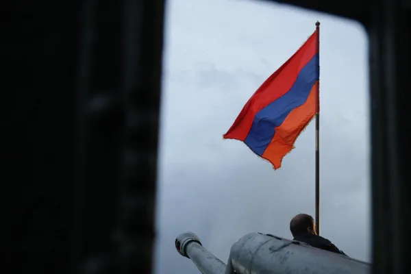 Россельхознадзор ввёл бессричный запрет на ввоз из Армении картофеля, баклажанов, семечковых культур и сухофруктов; также запрещён транзит через Россию в другие страны ЕАЭС.