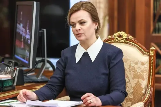 Президент подписал указ о назначении Анны Цивилевой в президиум Совета по стратегическому развитию и национальным проектам. Цивилева одновременно занимает пост статс‑секретаря — заместителя министра обороны и возглавляет фонд «Защитники Отечества»; ранее фонду были расширены полномочия по помощи участникам боевых действий.