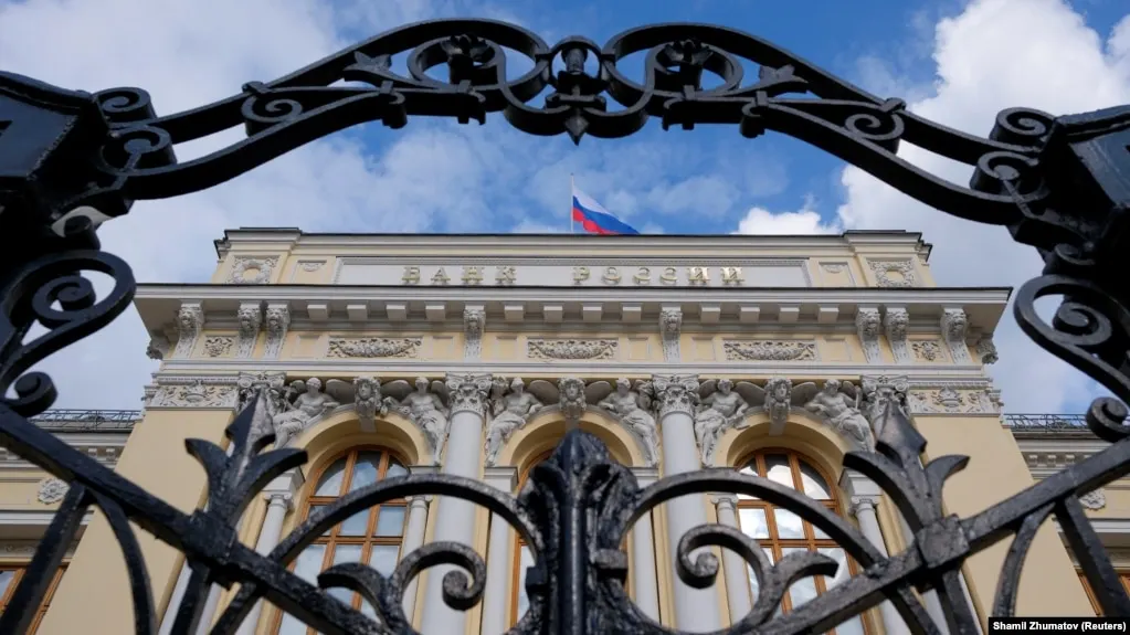 Центробанк пересмотрел среднесрочный прогноз: рост ВВП на 2026 год ожидается в диапазоне 0–1% вместо 0,5–1,5%, инфляция — 6–7%. Также обновлены оценки по бюджету, цене нефти и внешней торговле.