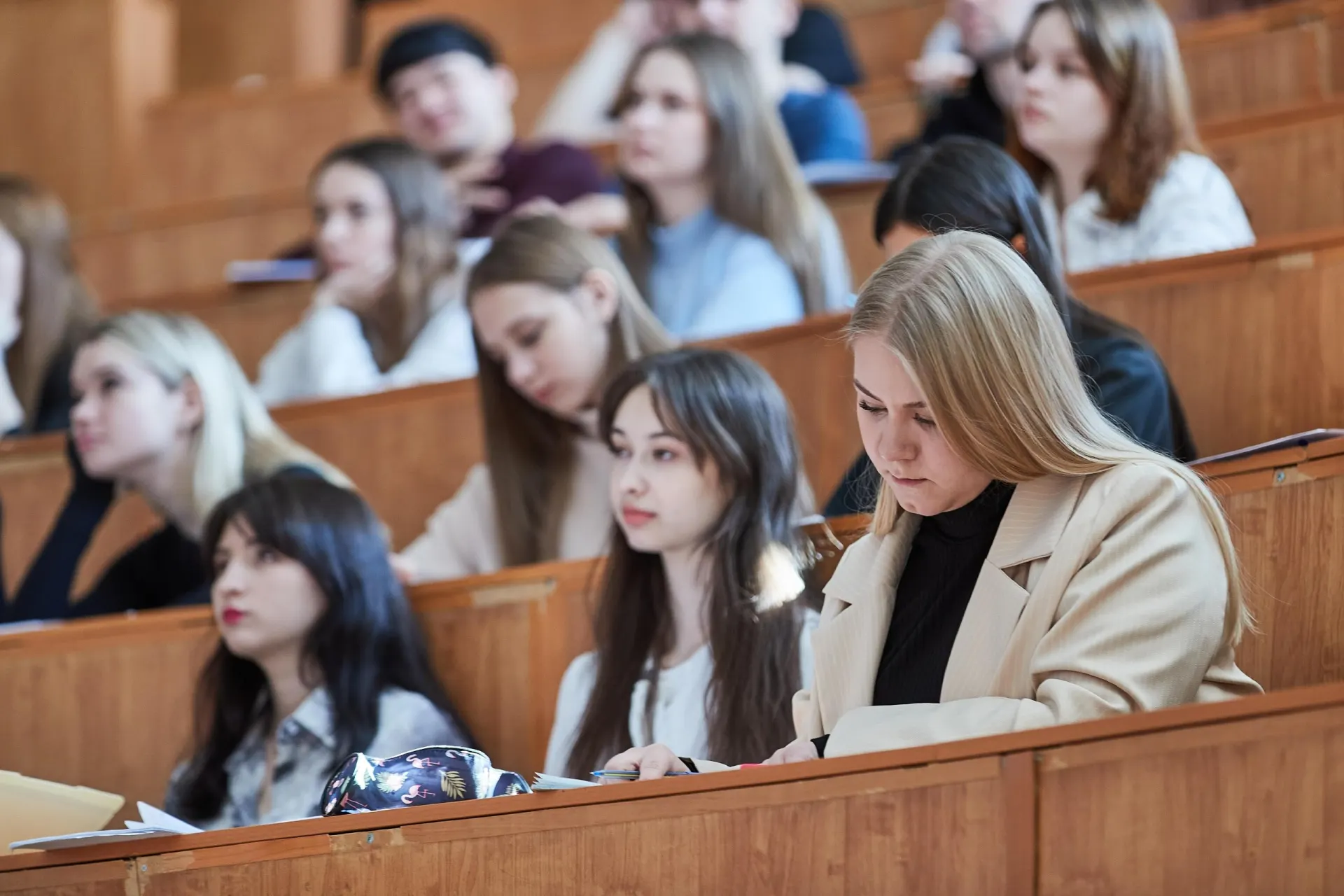 В новых правилах по целевому обучению введён механизм компенсации при нарушении обязательств; вузам дали расширенные полномочия по отчислению студентов.