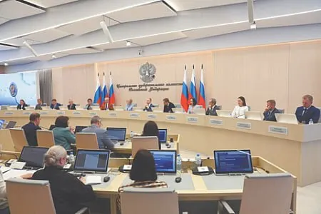 Центризбирком подготовил проект постановления об исключении нескольких выдвиженцев «Яблока» из партийного списка. Если из списка выбудет четверть кандидатов, партия может быть снята с выборов.