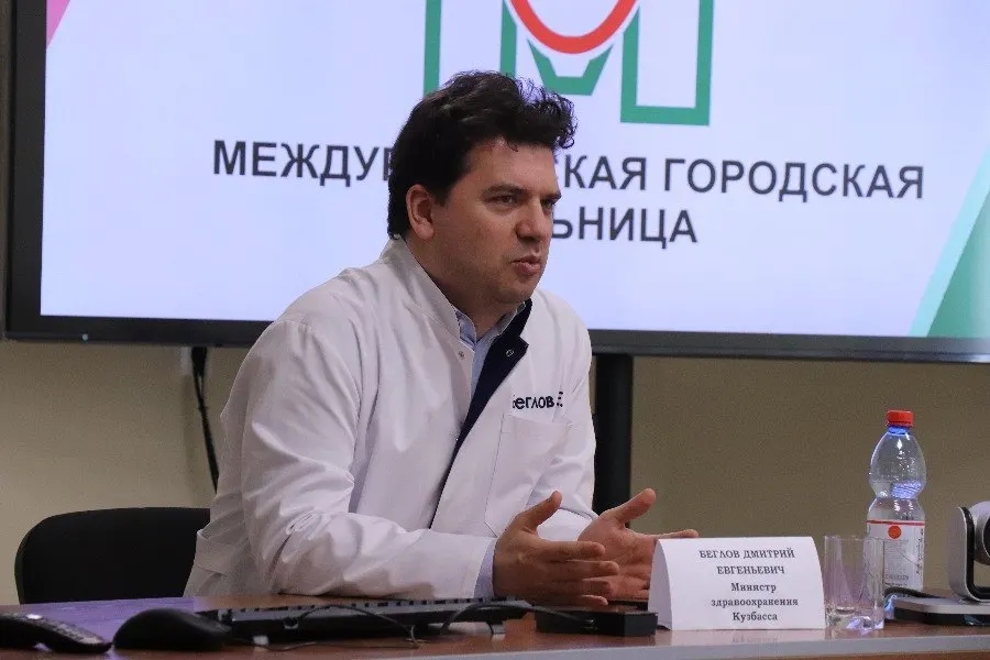 Центральный районный суд Кемерова признал бывшего министра виновным по ряду эпизодов взяточничества; ему назначены 6,5 года строгого режима и штраф 25 млн рублей.