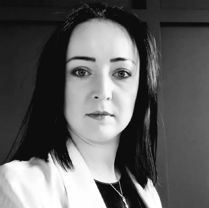 Конституционный суд признал, что возраст потерпевших не лишает их права требовать лишения родителя прав за насилие, совершённое в детстве; решение учитывает не только имущественные, но и личные интересы жертв.
