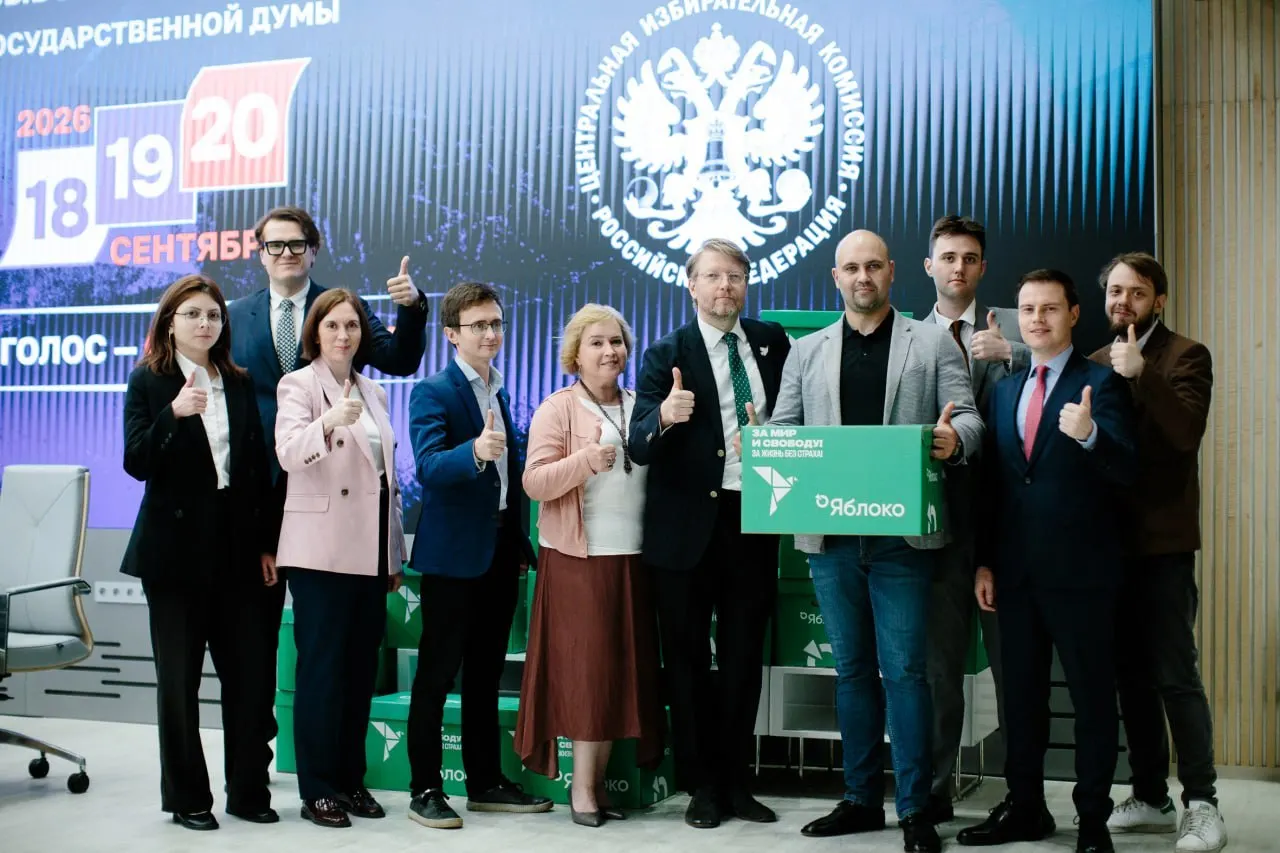 Центральная избирательная комиссия оформила федеральные списки двух партий — «Яблоко» и «Родина». В списках выявлены отдельные кадровые замечания; также обсуждались детали жеребьёвки распределения эфирного времени в СМИ.