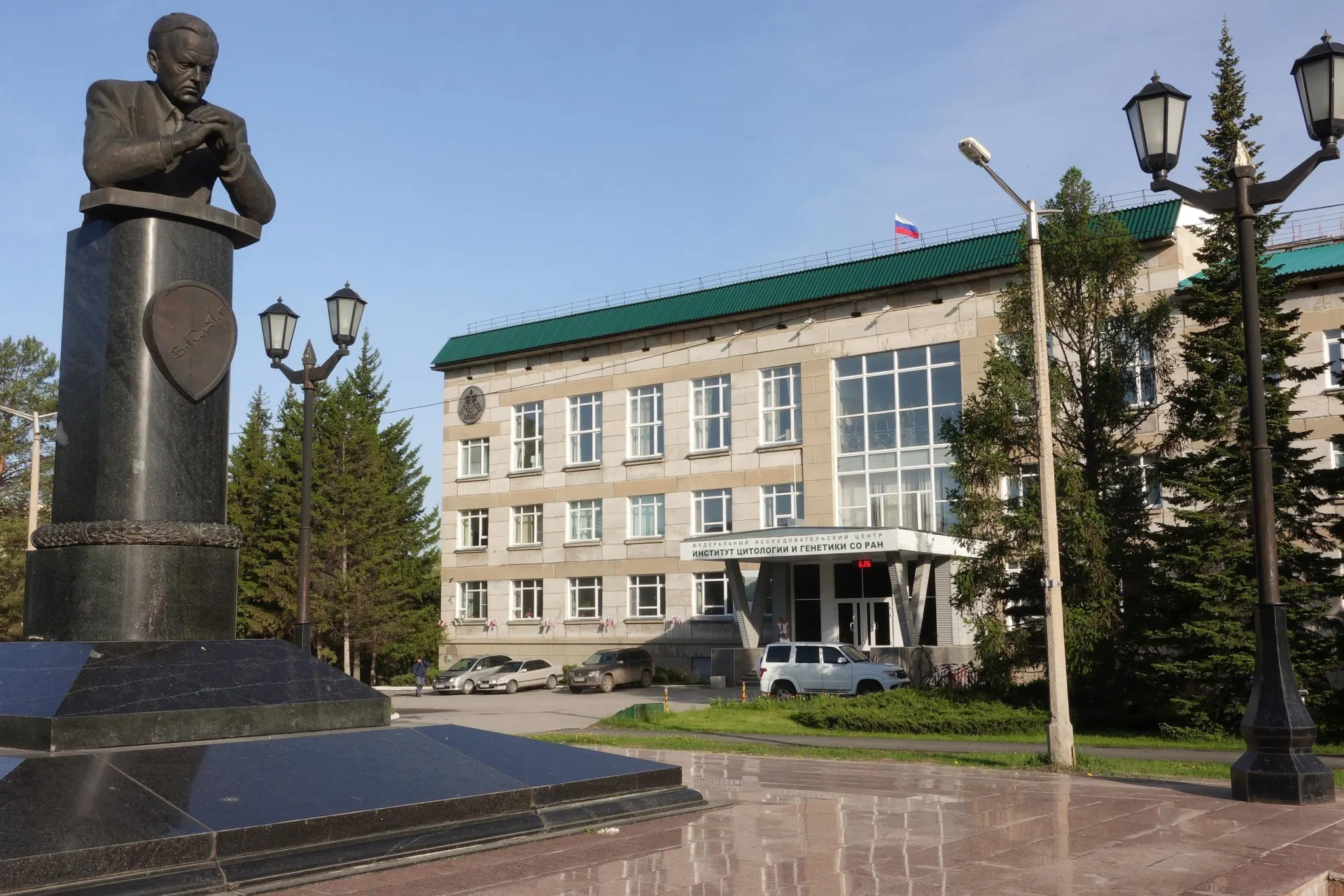 Закон, вступающий в силу 1 сентября 2026 года, ограничит вывоз генетической информации за границу и введёт обязательное согласование публикаций через межведомственную комиссию. Учёные считают, что это затруднит публикации в ведущих журналах, замедлит исследования и повысит риски изоляции российской генетики.