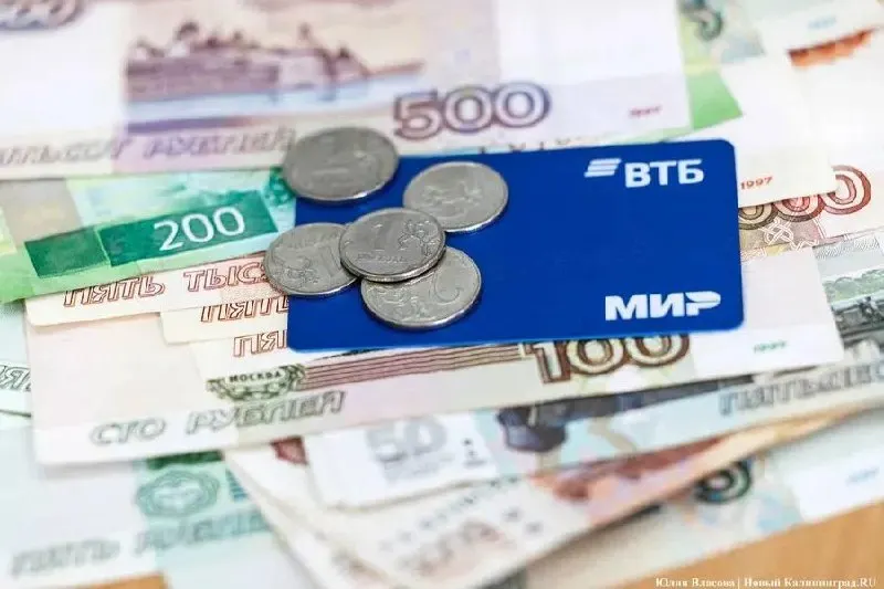 Через две недели в России стартует массовое внедрение цифрового рубля: банки смогут открывать кошельки на собственном балансе и предлагать депозиты и кредиты в новой валюте.