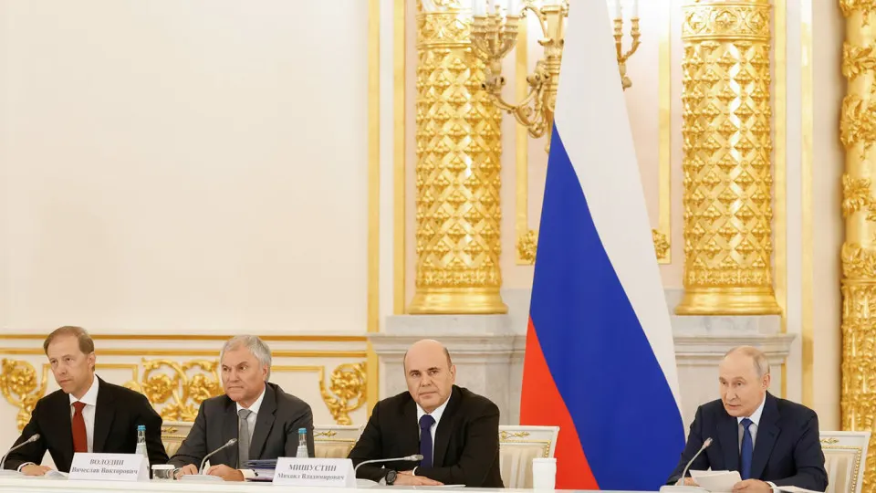 На заседании Совета по стратегическому развитию Путин подчеркнул, что ветераны и вернувшиеся с фронта нуждаются в трудоустройстве, а власти должны заранее готовить кадры.