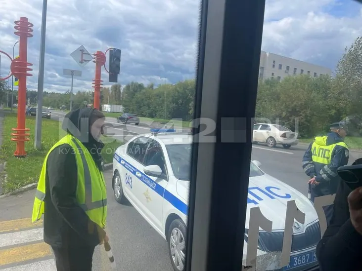Пациентов вывели на улицу после угрозы взрыва; обстоятельства инцидента уточняются.