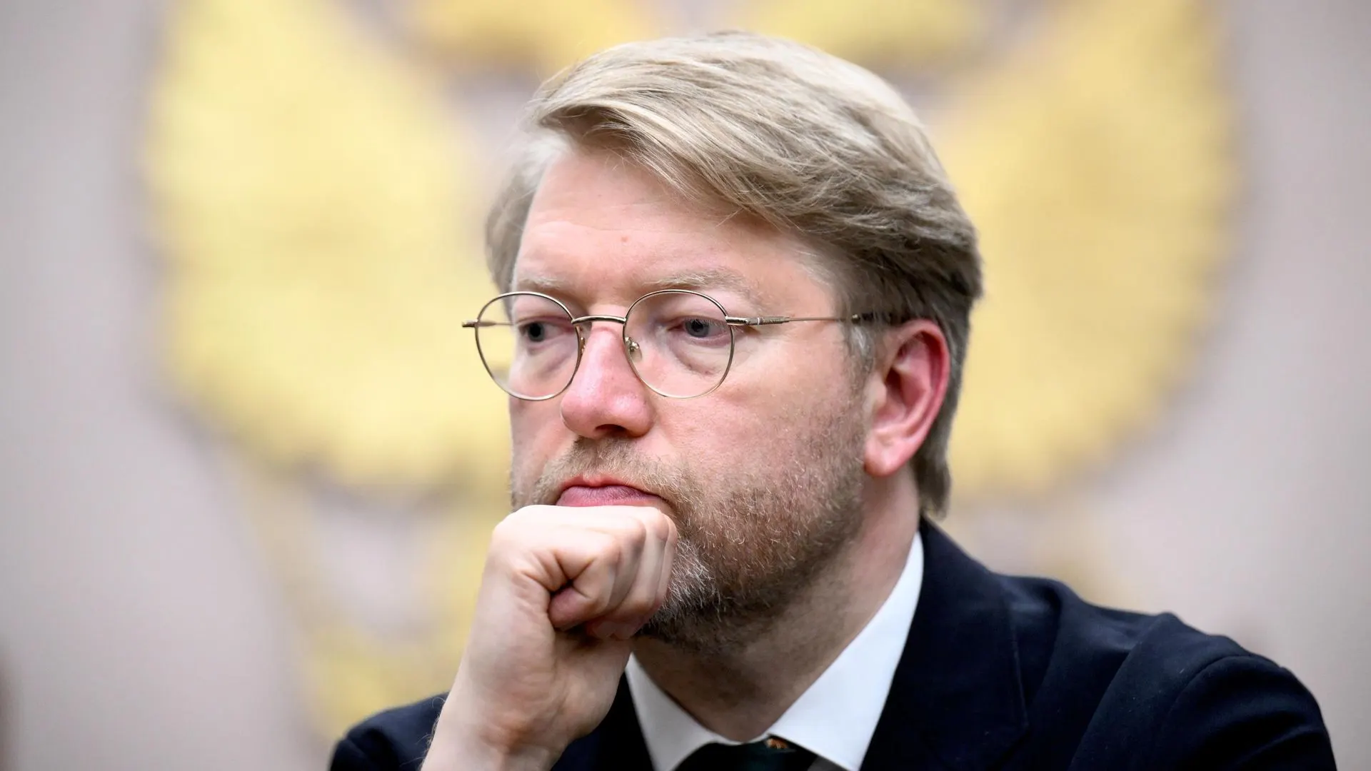 Московский областной суд рассматривает иски о снятии кандидатов от партии «Яблока» в Госдуму по нескольким округам Подмосковья; спор связан с авторскими правами и политической борьбой вокруг выборов.