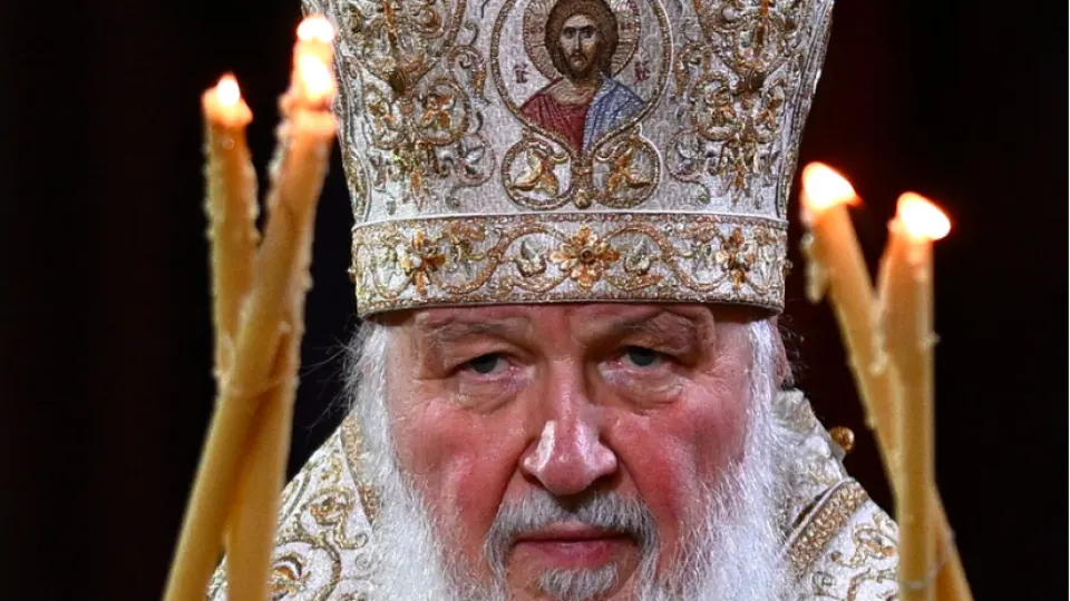 После поражения Виктора Орбана в Евросоюзе активизировалась подготовка 21‑го пакета санкций против России: в планах — меры против иерархов РПЦ, ужесточение правил для «теневого флота», а также новые ограничения для банков и предприятий ВПК.