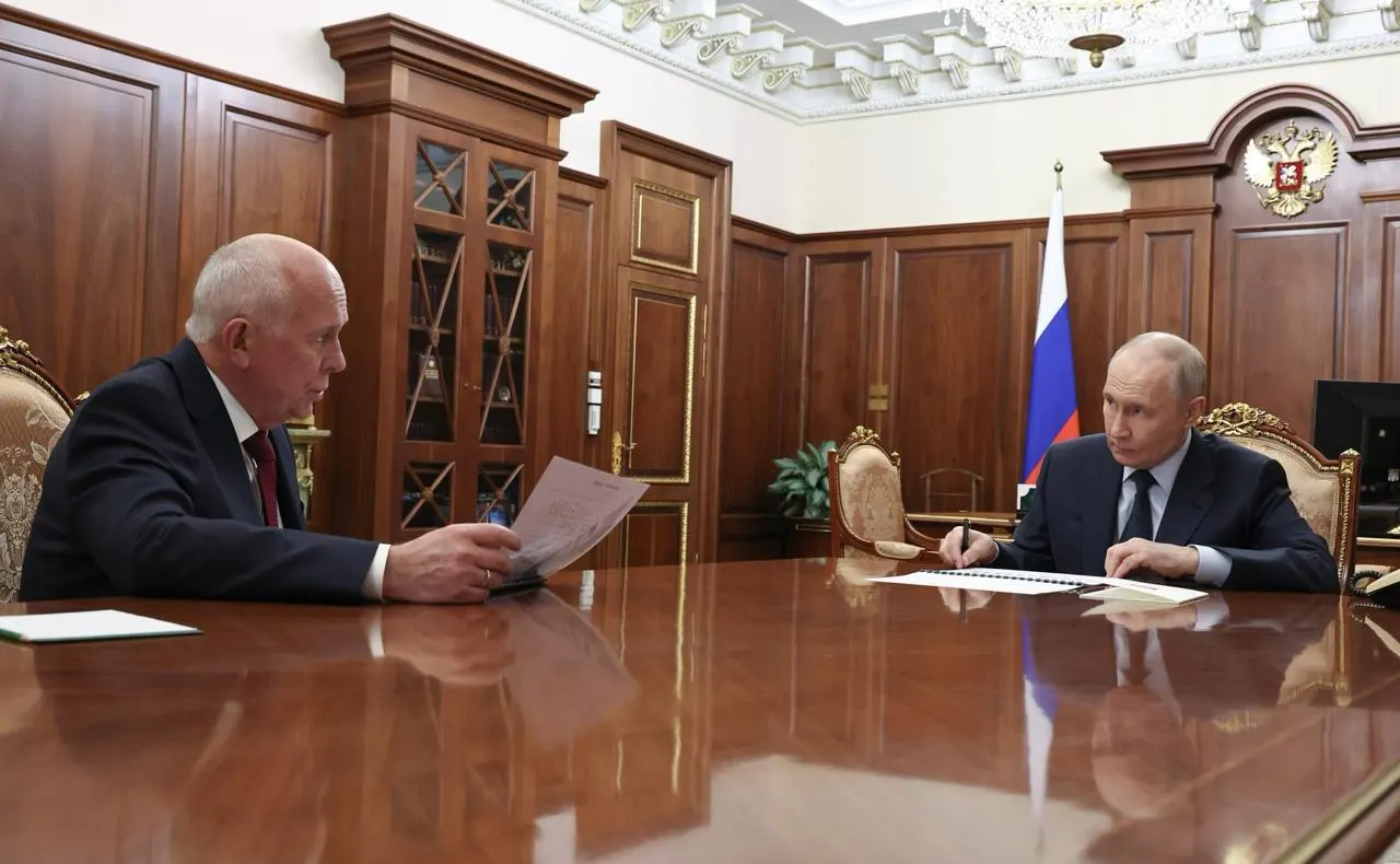 Глава концерна доложил президенту о задержках в производстве пассажирских самолётов: серийный запуск МС‑21 и «Суперджета‑100» ожидается не раньше следующего года. План по массовому выпуску к 2030‑му был передвинут.