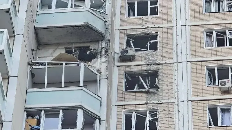 Ночные и утренние атаки беспилотников поразили Москву, Московскую область и другие регионы. По официальным данным, есть погибшие и раненые; Минобороны сообщает о сотнях сбитых БПЛА.