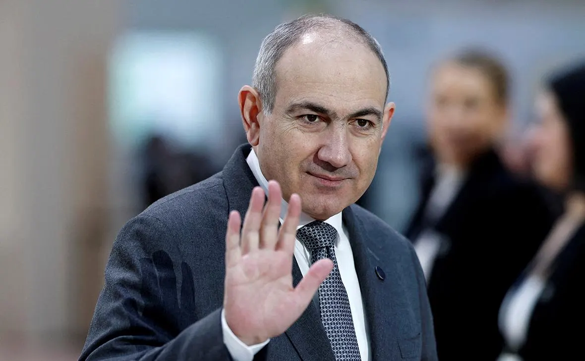 Премьер-министр Армении заявил, что республика не намерена резко покидать Евразийский экономический союз и останется в составе ЕАЭС, пока это возможно. Ранее в Кремле призвали Ереван скорее определиться между ЕС и ЕАЭС после саммита ЕС в Ереване.