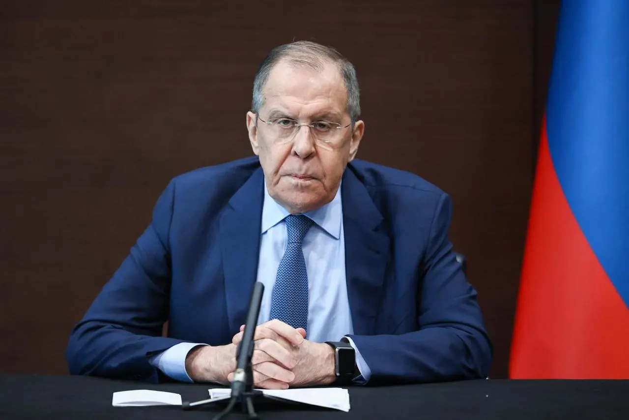 Глава МИД РФ в телефонном разговоре сообщил американской стороне о планируемых ударах по объектам в Киеве и предложил эвакуировать сотрудников посольства; также обсуждался вопрос нормализации работы дипломатических миссий.