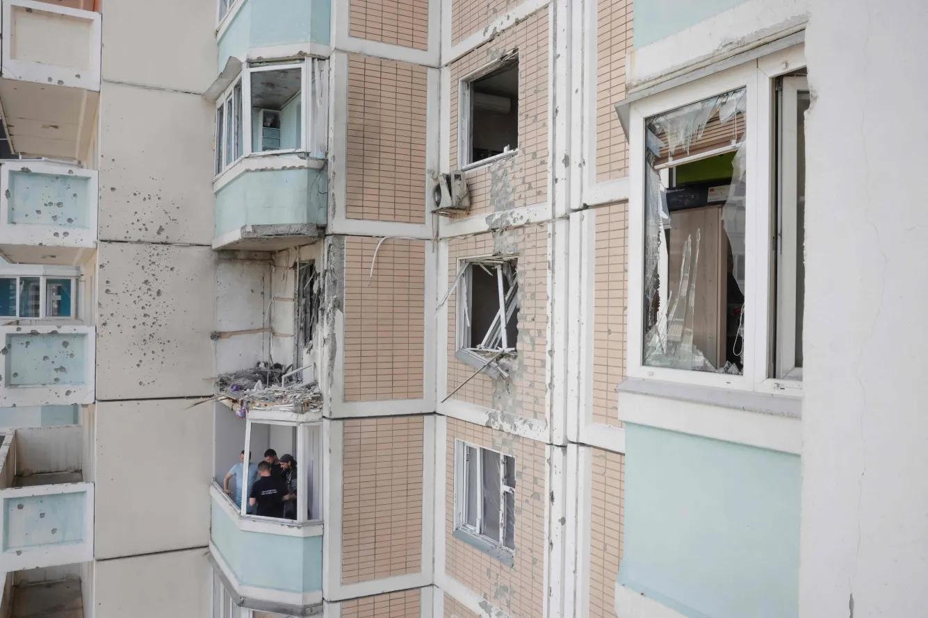 Жители разных городов рассказывают, как частые атаки БПЛА и прилёты повлияли на их повседневность: страх, усталость, гнев и готовность уезжать.