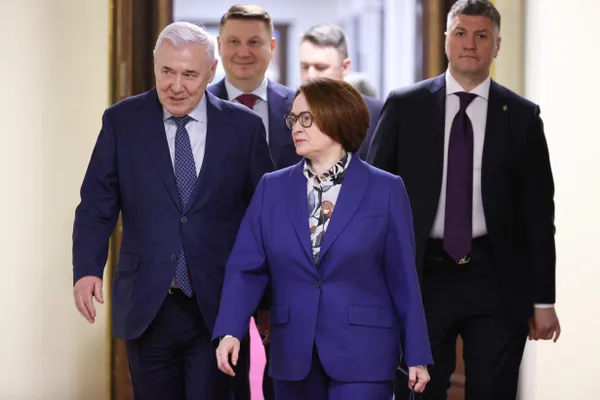 Чиновники и банкиры обсуждают несколько возможных кандидатов на смену Эльвиры Набиуллиной — её срок истекает 24 июня 2027 года; окончательное решение будет принимать президент.
