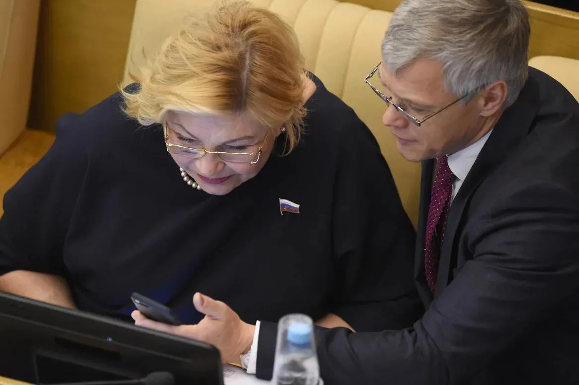 Валерий Гартунг и Елена Драпеко оказались среди двух депутатов, проголосовавших против обращения Госдумы по удару в Старобельске; спикер назвал голосование «техническим сбоем», а последующее обсуждение превратилось в угрозы и политические нападения вместо расследования.
