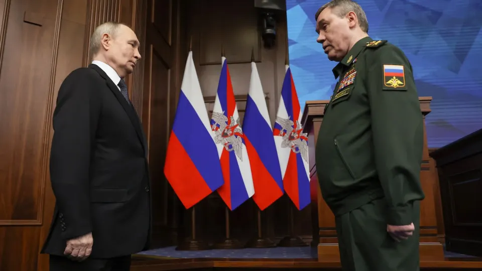 По информации от источников, российское руководство рассчитывает завершить контроль над Донбассом к осени; после этого возможно ужесточение требований Москвы и новые территориальные претензии.