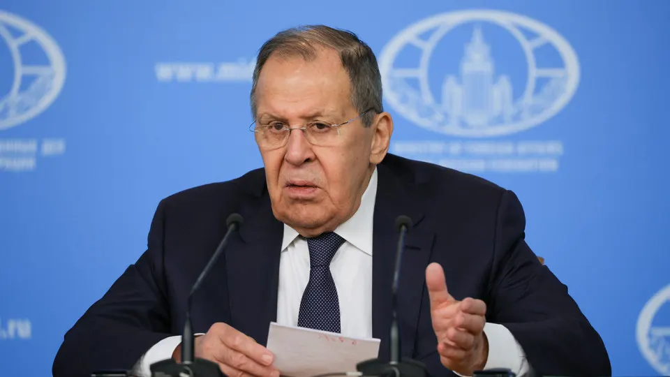Глава МИД РФ заявил, что европейские лидеры требуют немедленного прекращения огня, переговоров и компенсаций, но восстановить доверие и начать содержательный диалог нельзя через ультиматумы; он также предупредил об опасности прямой конфронтации с НАТО и предложил новую евразийскую архитектуру безопасности.