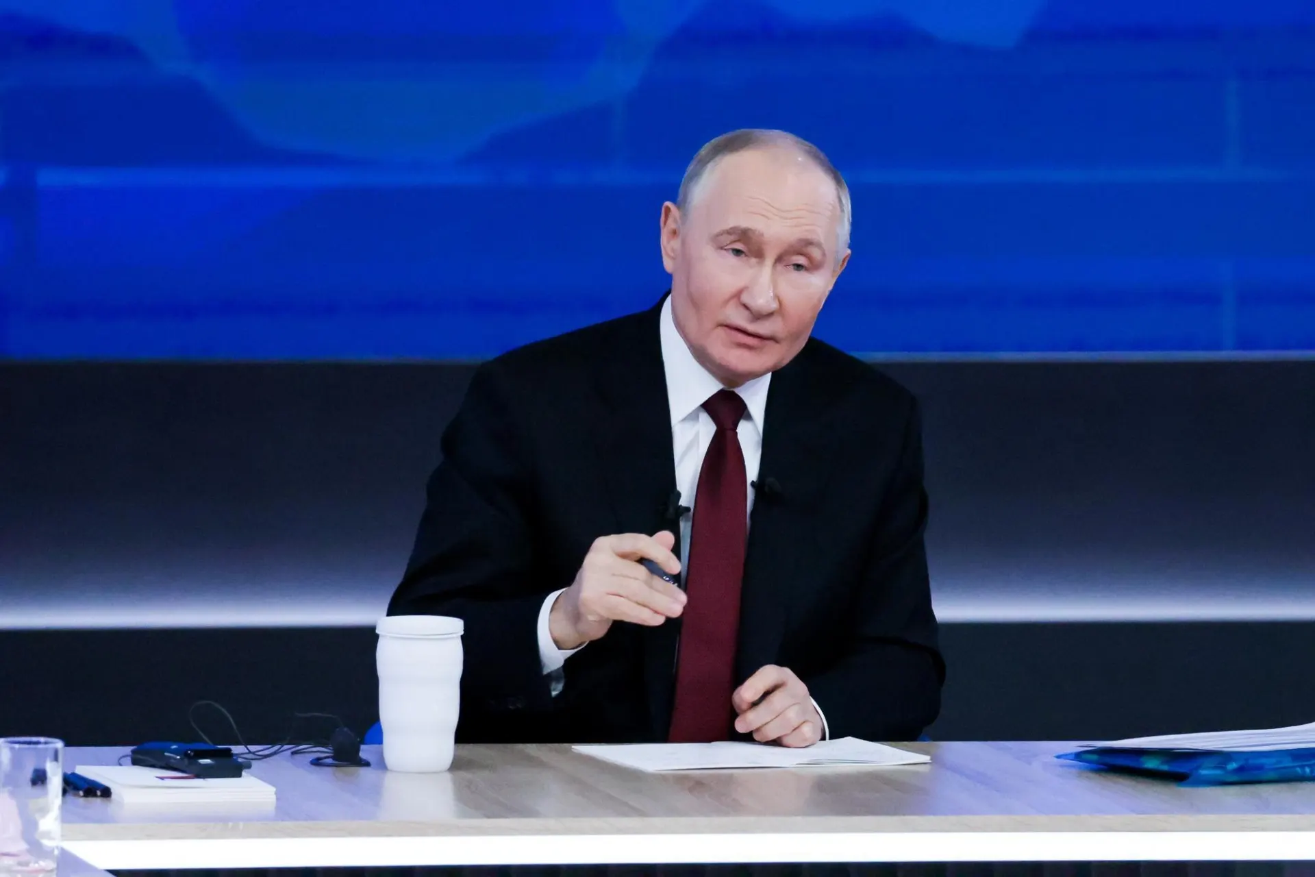 Президент сообщил о намерении нарастить кадровый и инфраструктурный потенциал здравоохранения и подчеркнул необходимость повышать престиж медицинских профессий.