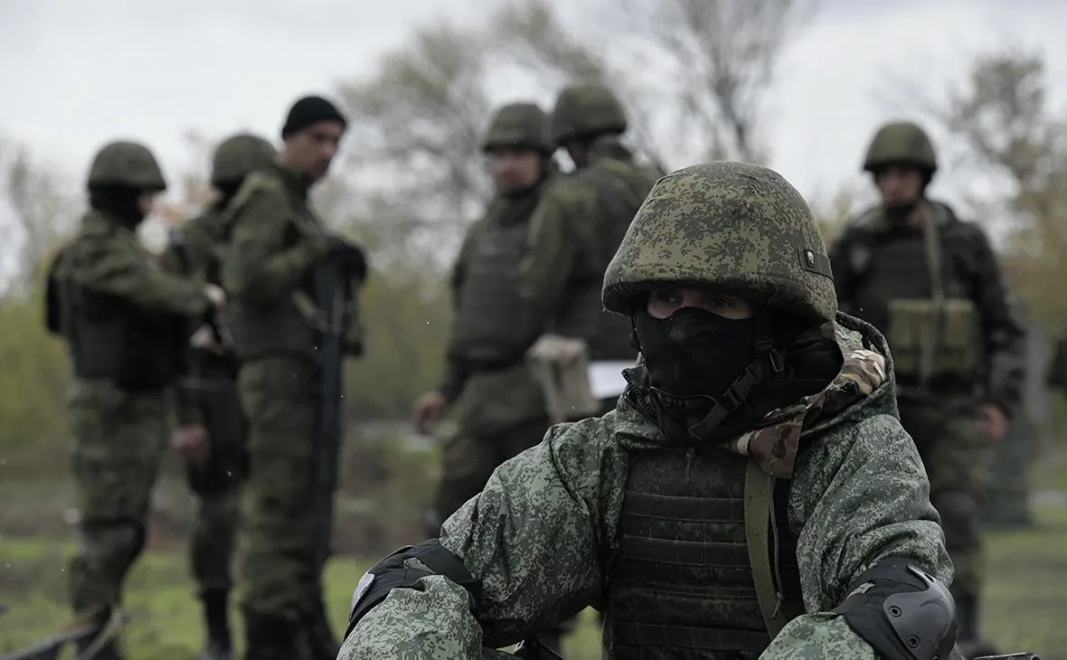 По оценкам бывших чиновников, военных экспертов и разведок, Россия уступает Украине в технологиях и тактике; без значительной мобилизации экономики, людских и промышленных ресурсов шансы на перелом ситуации малы, при этом президент может не получать полную картину происходящего.