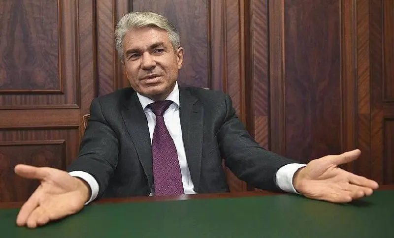 Заместитель министра юстиции Олег Свириденко сообщил, что лишь 4% граждан и организаций, внесённых в список «иностранных агентов» в 2025 году, действительно получали деньги из-за рубежа; после 2022 года в закон добавили критерий об «иных формах влияния».