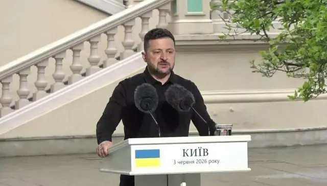 Президент Украины заявил о готовности к прямому диалогу с Россией, отметил задержки с американской переговорной группой и предупредил о возможности наращивания ответных ударов при атаке дронами и ракетами.