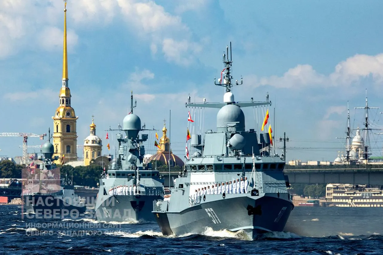 Минобороны решило не проводить главный военно‑морской парад ко Дню ВМФ в Санкт‑Петербурге — это уже вторая подряд отмена или сокращение морской части мероприятия.