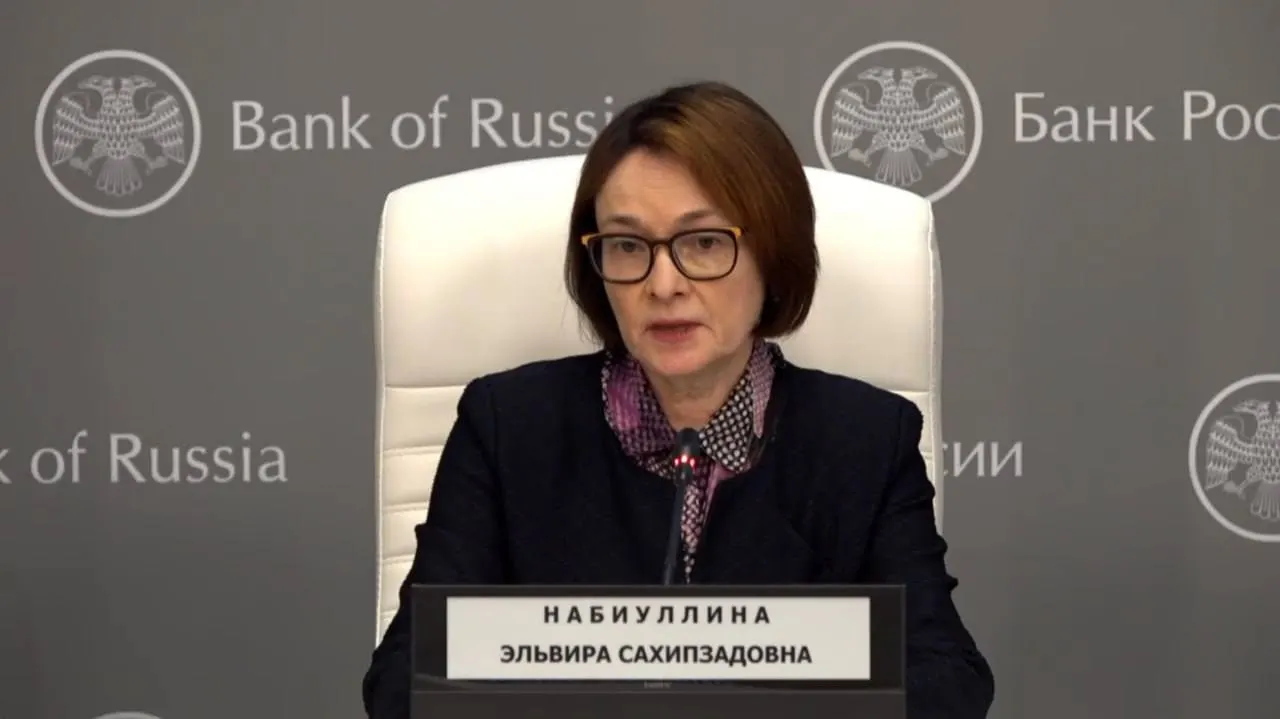 Глава Центробанка провела пресс‑конференцию с зампредом Заботкиным, заявив, что пропустила мероприятия из‑за простуды; регулятор снизил ключевую ставку до 14,25% годовых.