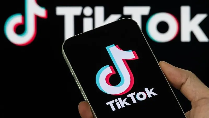 Российский регулятор наказал платформу за то, что она не удалила два видеоролика, признанных «пропагандой нетрадиционных сексуальных отношений». Ранее Верховный Суд запретил деятельность «Международного движения ЛГБТ» как экстремистской организации.