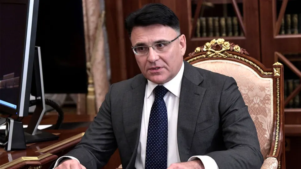 По мнению Александра Жарова, квоты позволят отсекать «посредственные» картины, освободить экранное время для отечественного кино и повысить качество кинопоказа; ранее соответствующие инициативы поддерживал режиссёр Никита Михалков, а президент поручил ускорить решение вопроса.