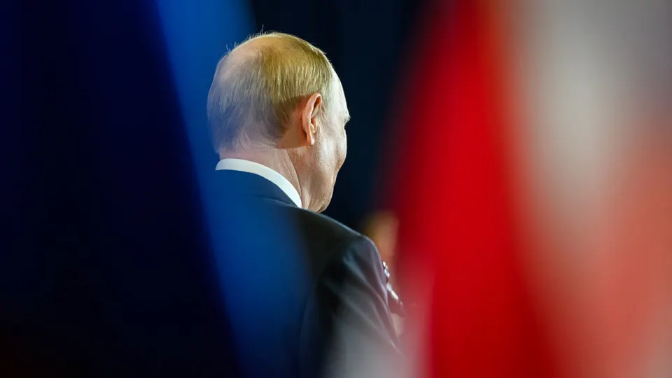 Государственный центр соцопросов перестал публиковать «открытый» рейтинг доверия президенту. По последним данным, полученным в начале апреля, этот показатель упал до 29,5% — рекордно низкого уровня с начала войны; при том «закрытые» опросы показывают существенно более высокий уровень доверия.