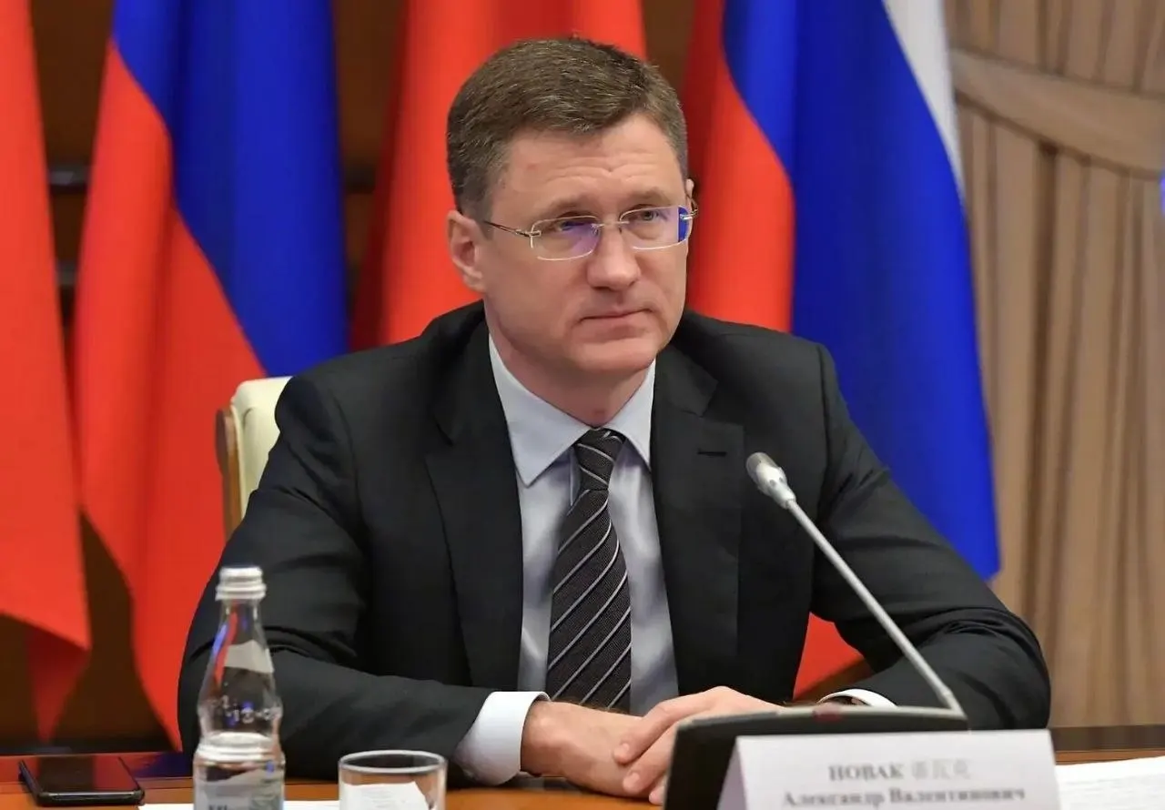 Вице‑премьер сообщил, что запасы топлива в стране достаточны; власти перестраивают логистику, а спрос вырос на 20–30% из‑за ажиотажа.
