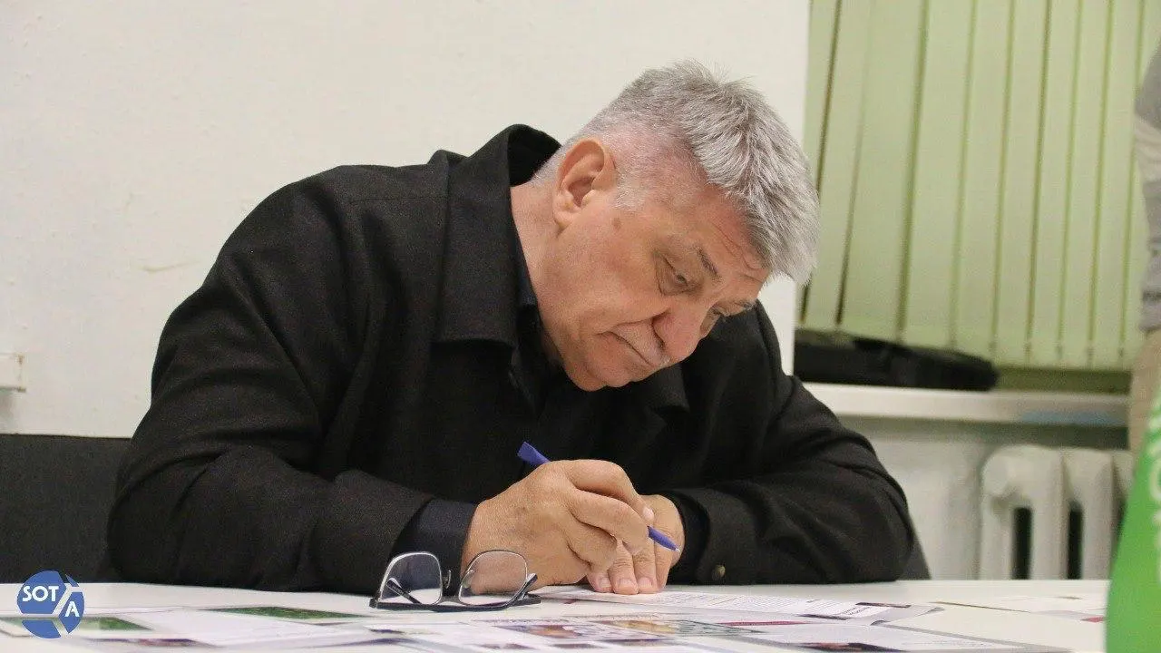 Президент направил телеграмму с поздравлениями в адрес режиссёра; при этом в последние годы Сокуров сталкивается с ограничениями в прокате и был исключён из профильного совета.