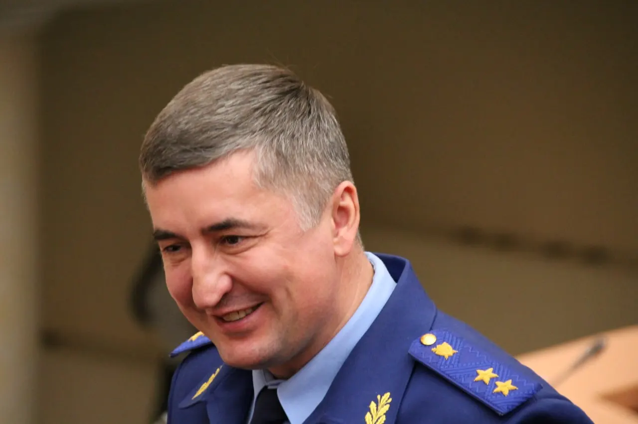 Президент РФ подписал указ: бывший прокурор Саратовской области Сергей Филипенко переведён на должность прокурора Воронежской области, а в Саратове назначен Роман Пантелеев. Указ вступил в силу 28 июня.