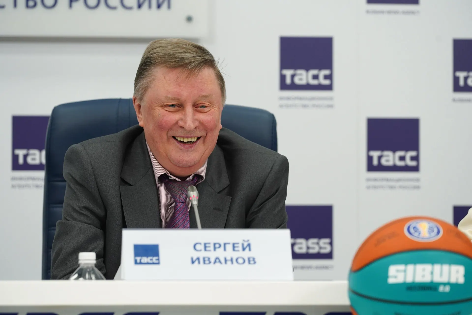 Бывший министр обороны Иванов умер в 73 года. Близкий друг сообщил, что общался с ним всего три дня назад; подробности пока не раскрываются.
