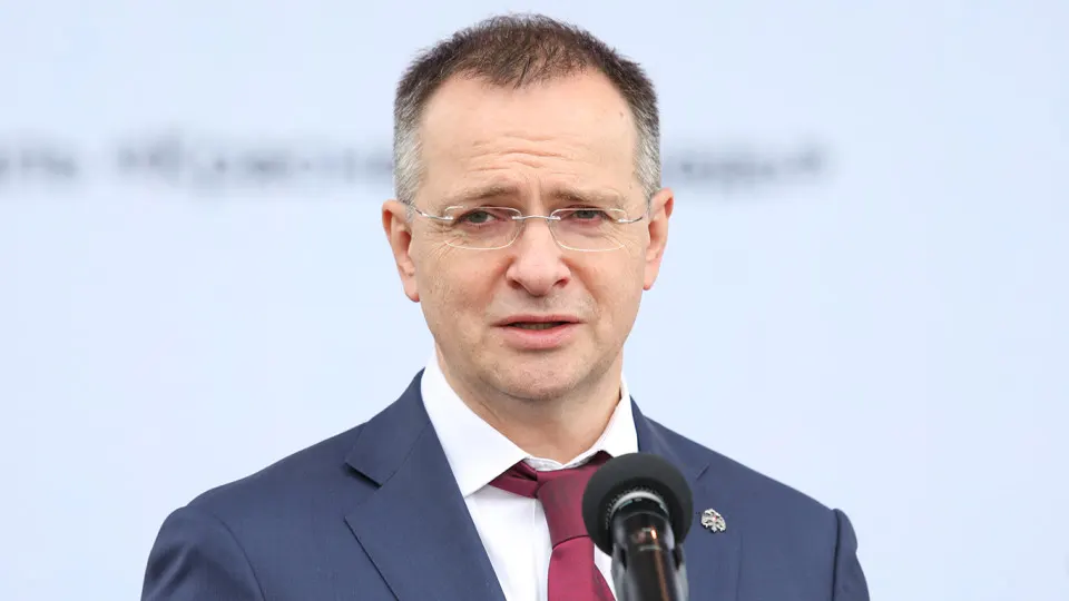 Он заявил о необходимости следить за качеством фильмов, финансируемых из бюджета, вплоть до отказа от показа некачественных картин и создания экспертных механизмов для оценки исторического контента.